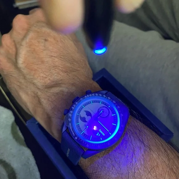 Swatch X Omega MOONSHINE GOLD (Hunter’s Moon) - Picture 9 of 13